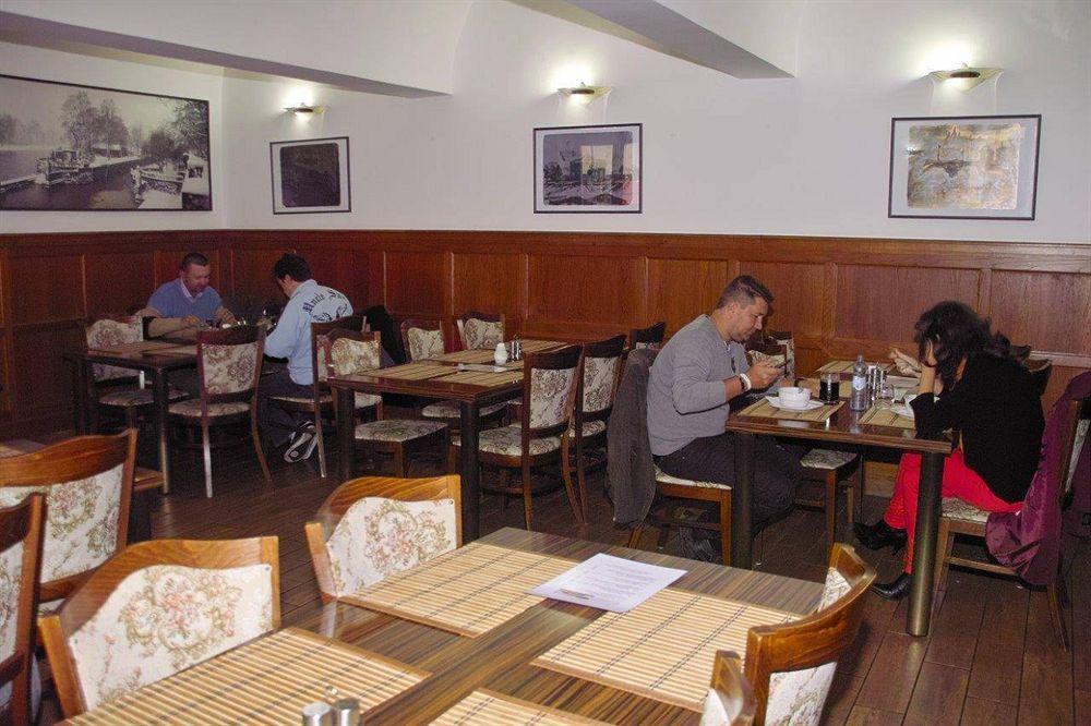 ליברץ Hotel Radnice מראה חיצוני תמונה