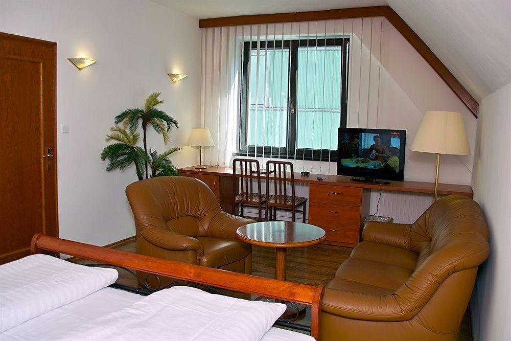 ליברץ Hotel Radnice מראה חיצוני תמונה