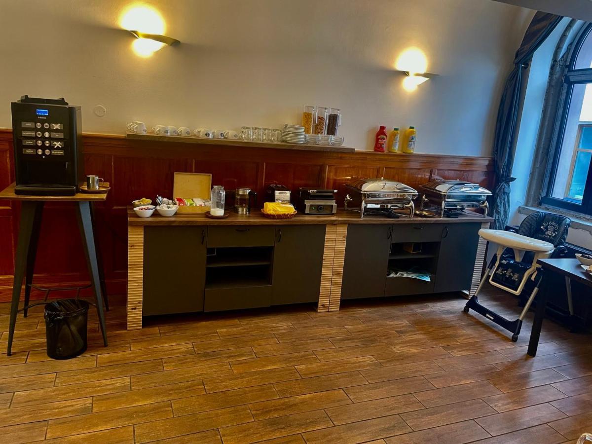 ליברץ Hotel Radnice מראה חיצוני תמונה