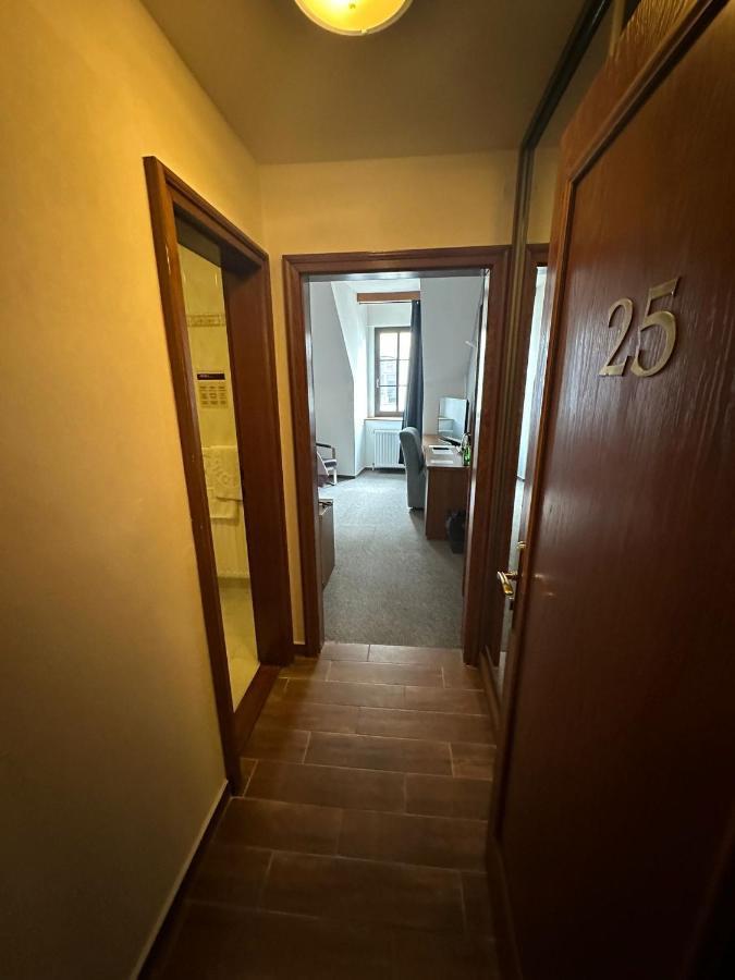 ליברץ Hotel Radnice מראה חיצוני תמונה