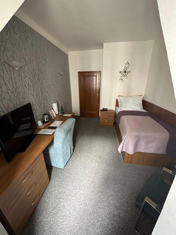 ליברץ Hotel Radnice מראה חיצוני תמונה