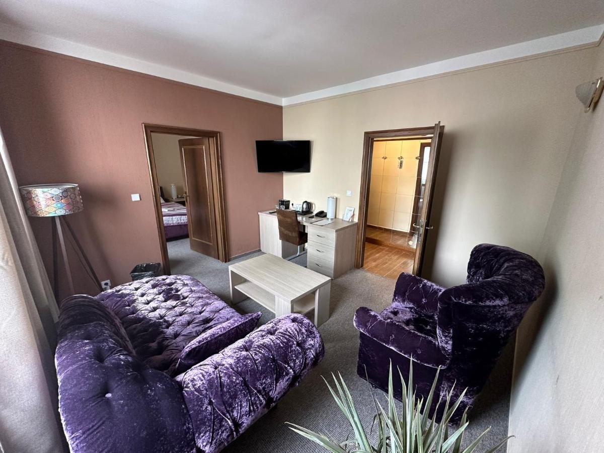 ליברץ Hotel Radnice מראה חיצוני תמונה