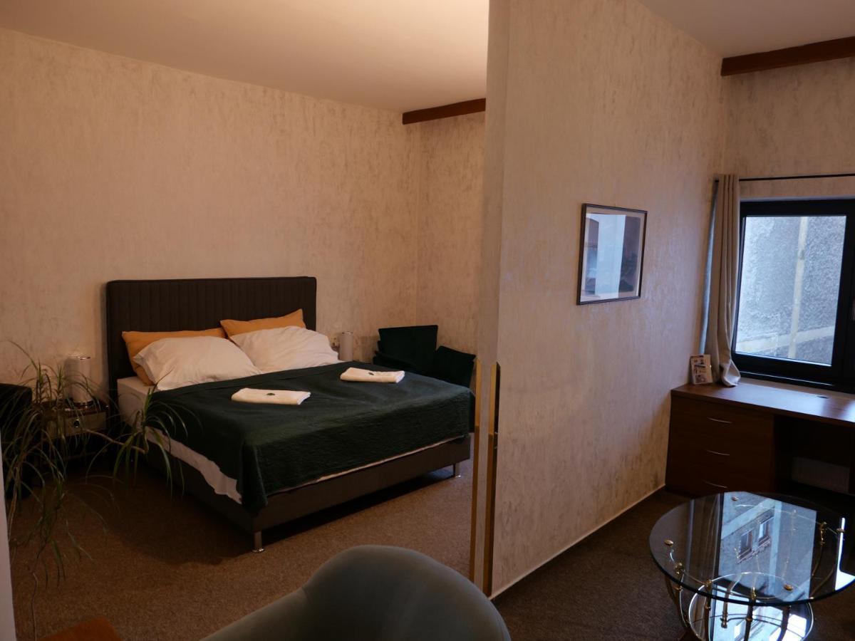 ליברץ Hotel Radnice מראה חיצוני תמונה