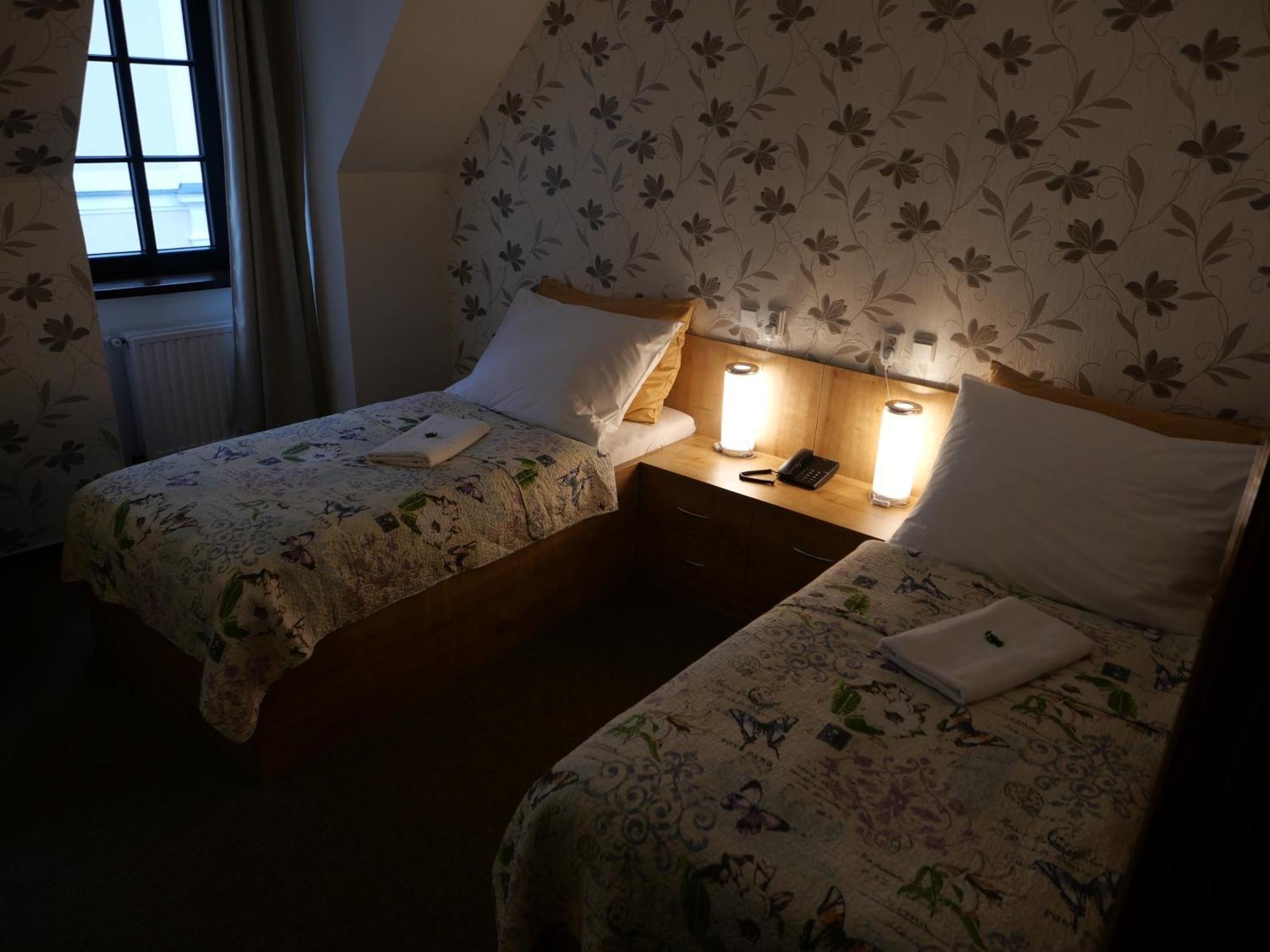 ליברץ Hotel Radnice מראה חיצוני תמונה