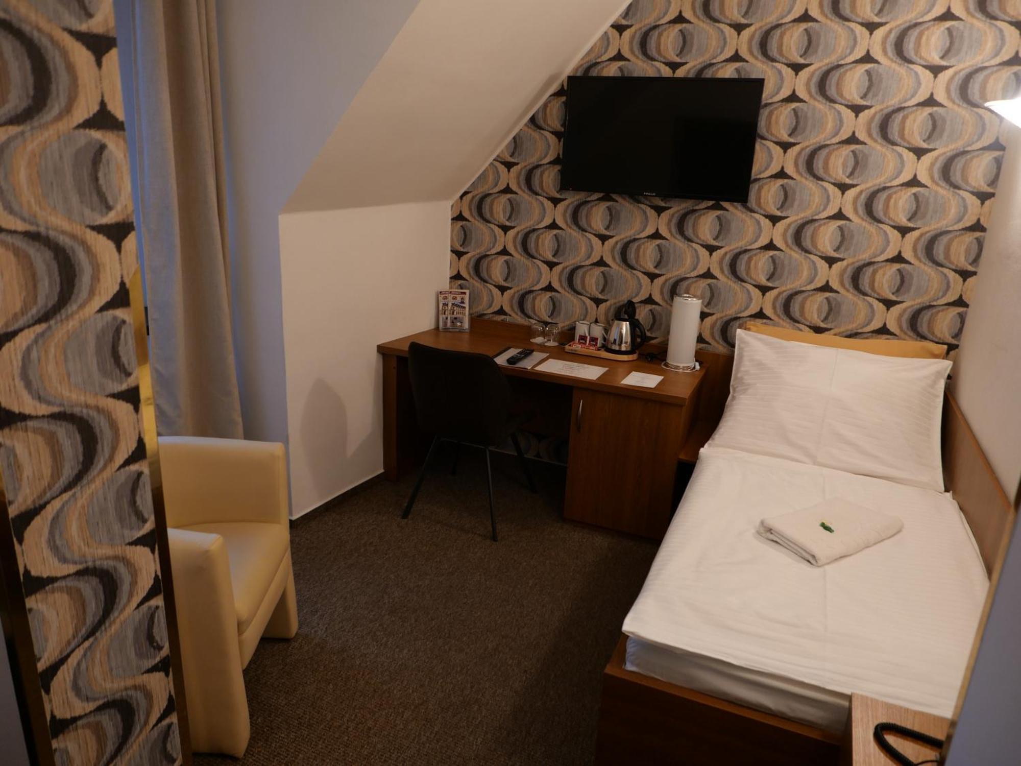 ליברץ Hotel Radnice מראה חיצוני תמונה