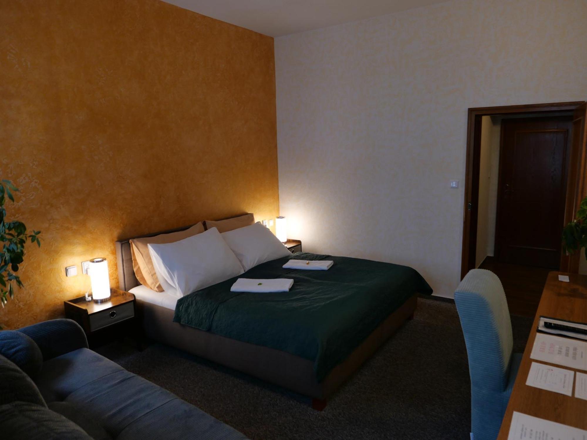 ליברץ Hotel Radnice מראה חיצוני תמונה