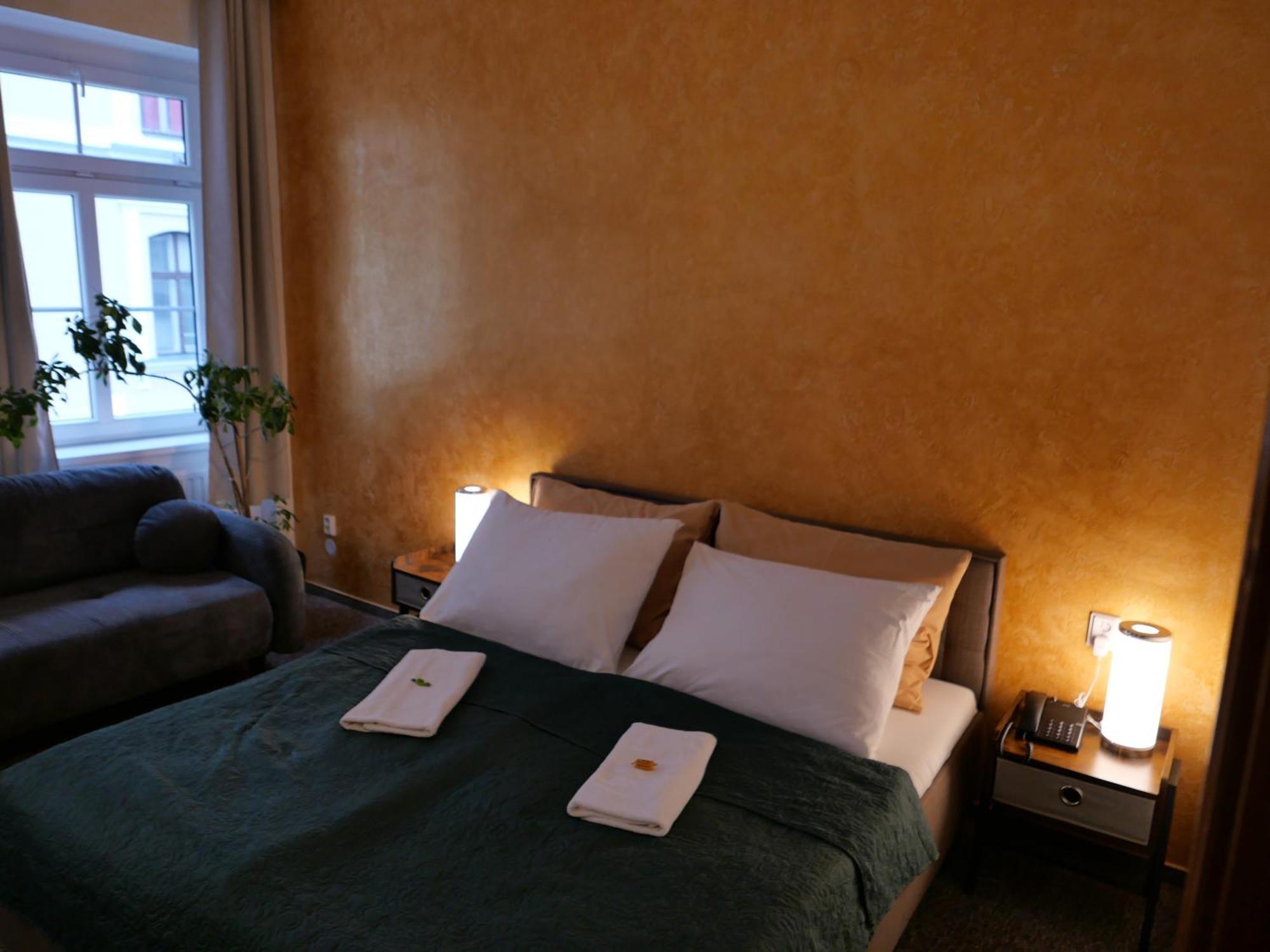 ליברץ Hotel Radnice מראה חיצוני תמונה