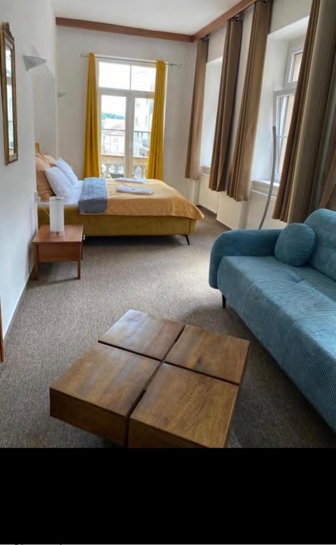 ליברץ Hotel Radnice מראה חיצוני תמונה