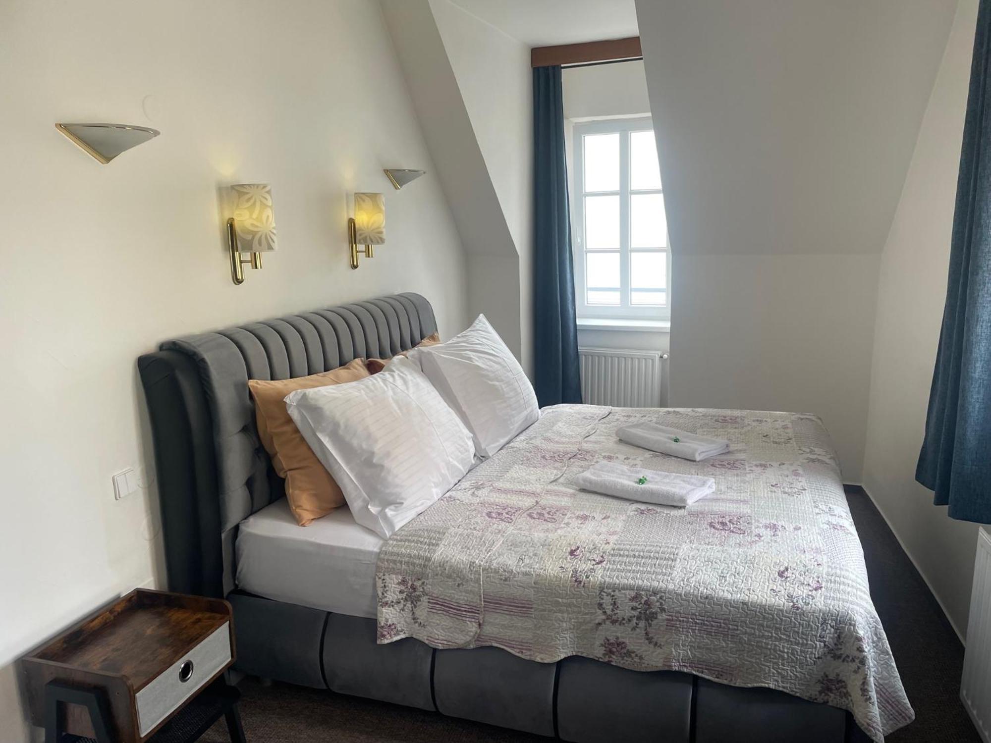ליברץ Hotel Radnice מראה חיצוני תמונה