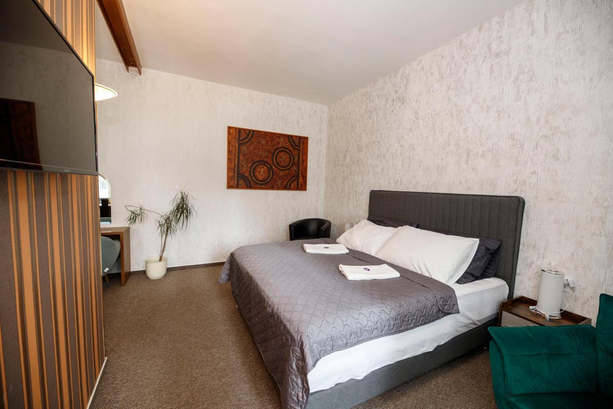 ליברץ Hotel Radnice מראה חיצוני תמונה