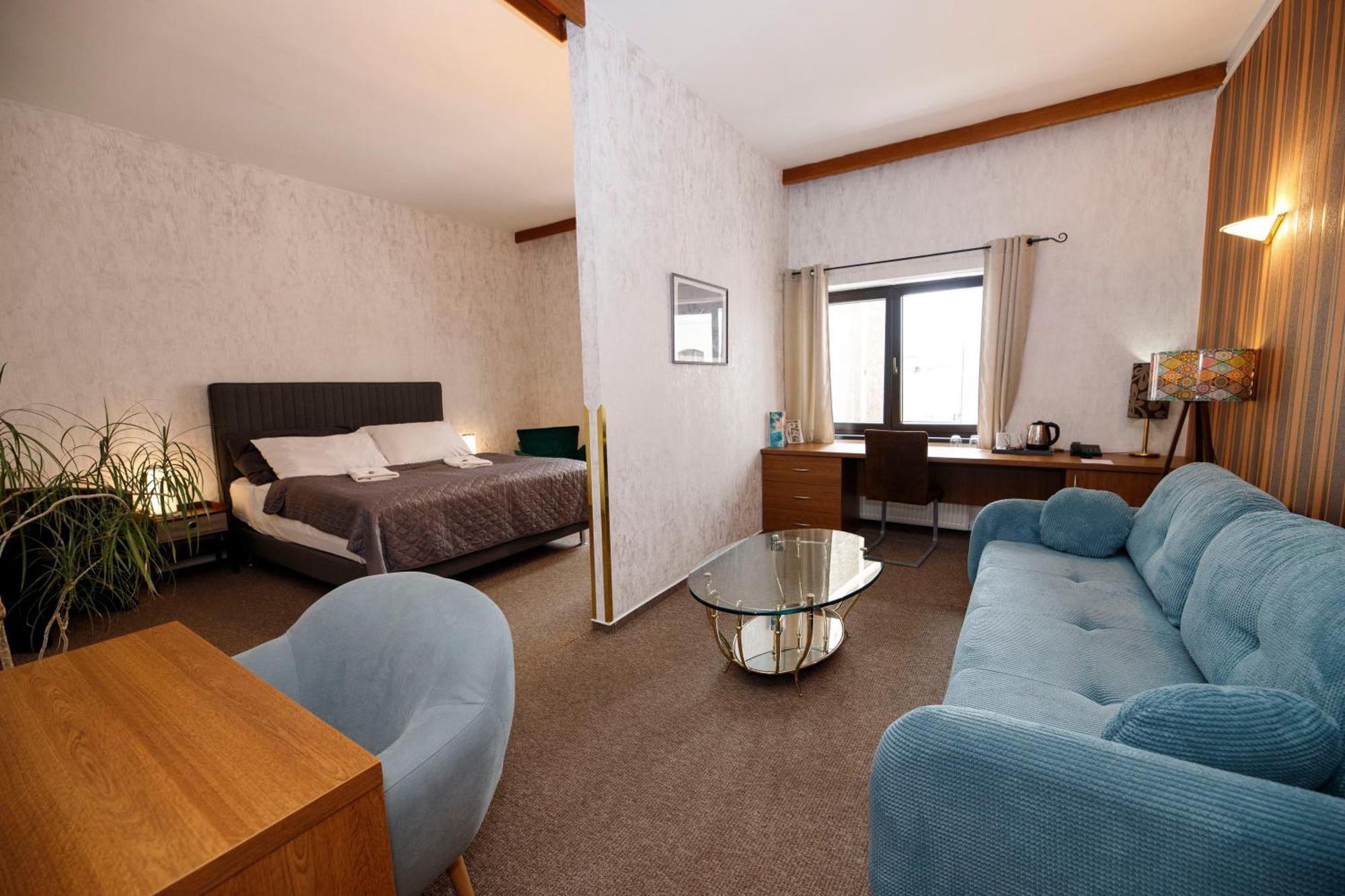 ליברץ Hotel Radnice מראה חיצוני תמונה