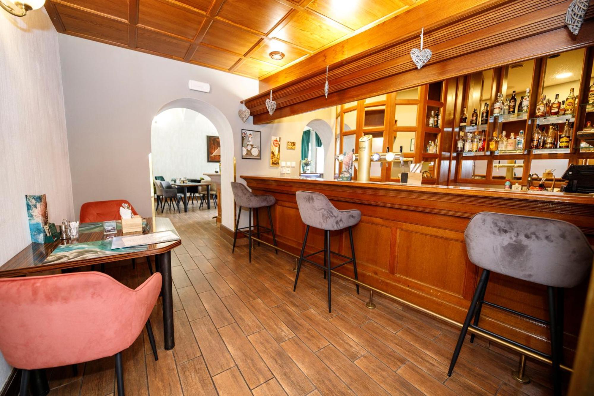 ליברץ Hotel Radnice מראה חיצוני תמונה