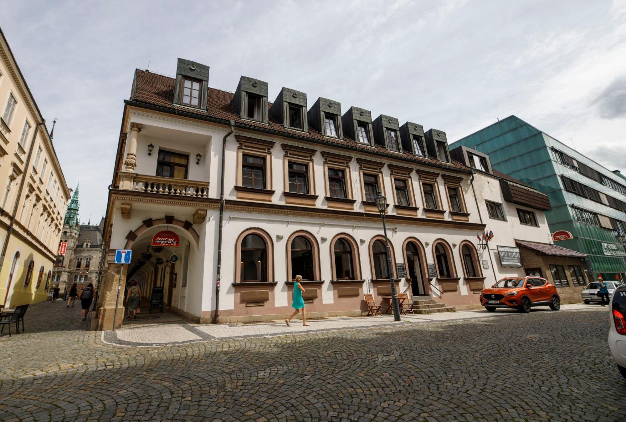 ליברץ Hotel Radnice מראה חיצוני תמונה