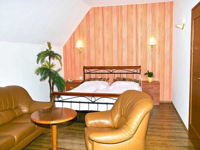 ליברץ Hotel Radnice מראה חיצוני תמונה