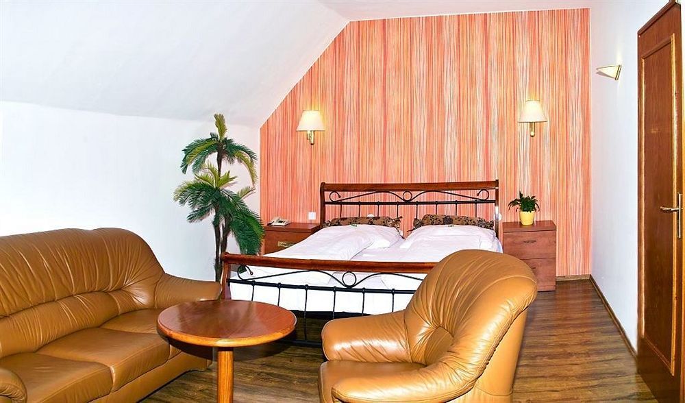 ליברץ Hotel Radnice מראה חיצוני תמונה