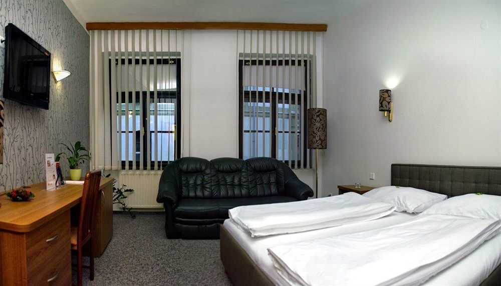 ליברץ Hotel Radnice מראה חיצוני תמונה