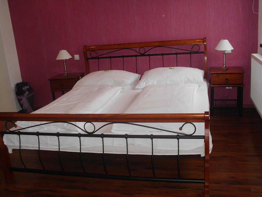 ליברץ Hotel Radnice מראה חיצוני תמונה