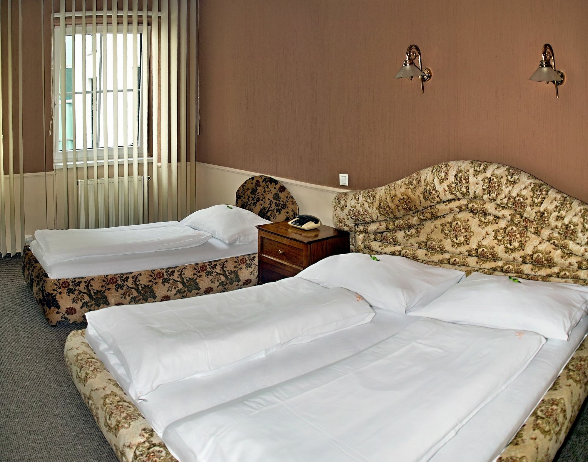 ליברץ Hotel Radnice מראה חיצוני תמונה