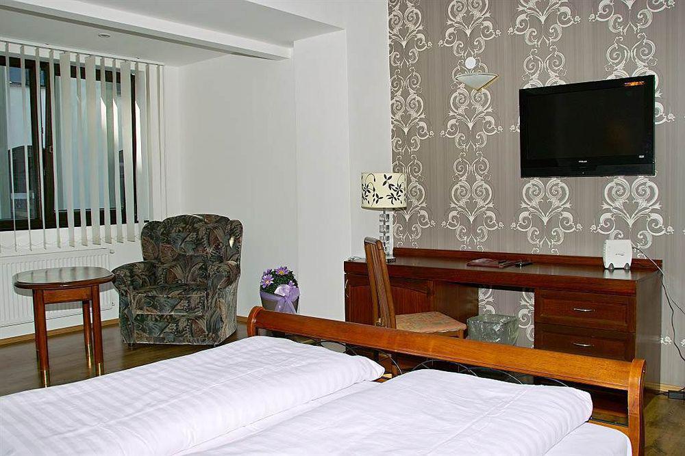 ליברץ Hotel Radnice מראה חיצוני תמונה